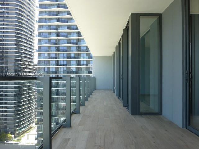 88 SW 7th St #2203, Miami FL 33130