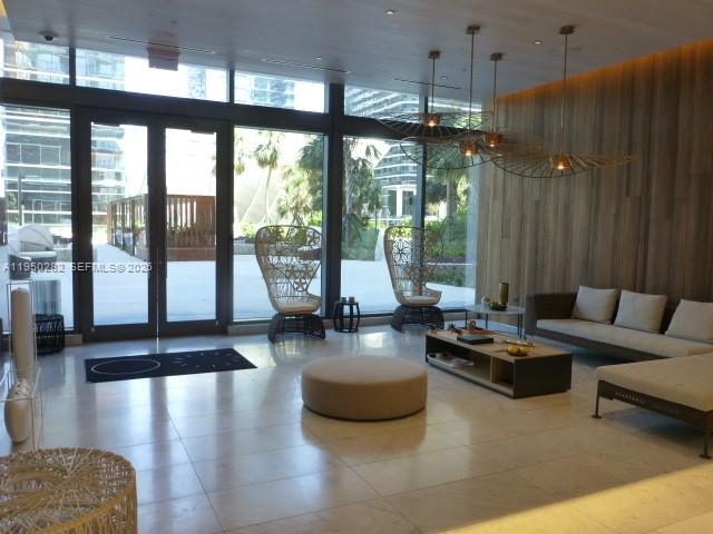 88 SW 7th St #2203, Miami FL 33130