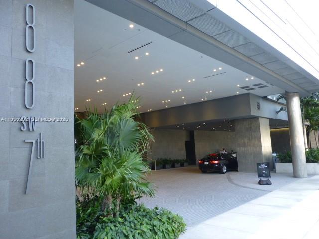 88 SW 7th St #2203, Miami FL 33130
