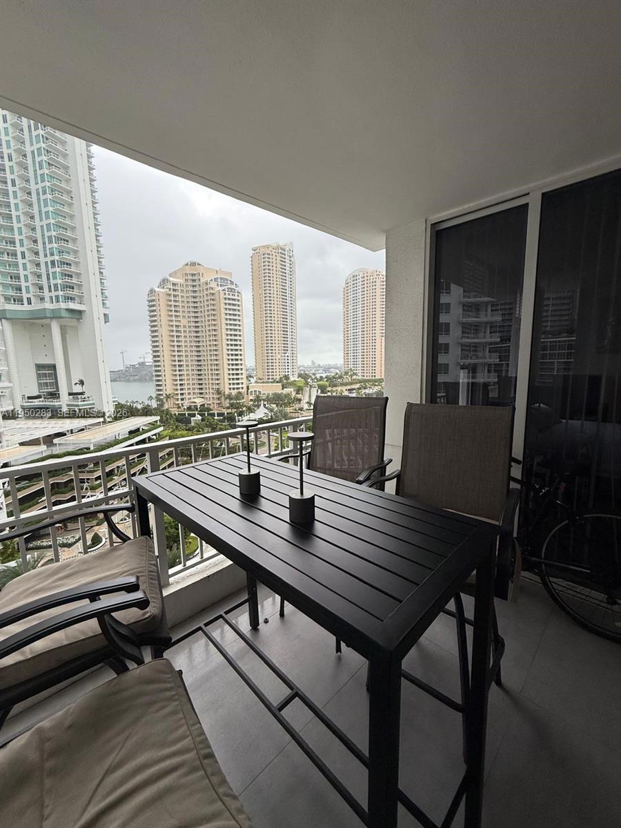 701 Brickell Key Blvd #1105, Miami FL 33131
