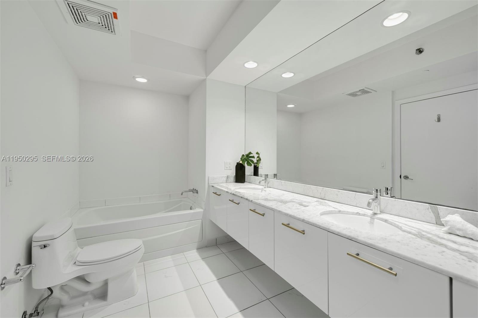 500 Brickell Ave #2800, Miami FL 33131