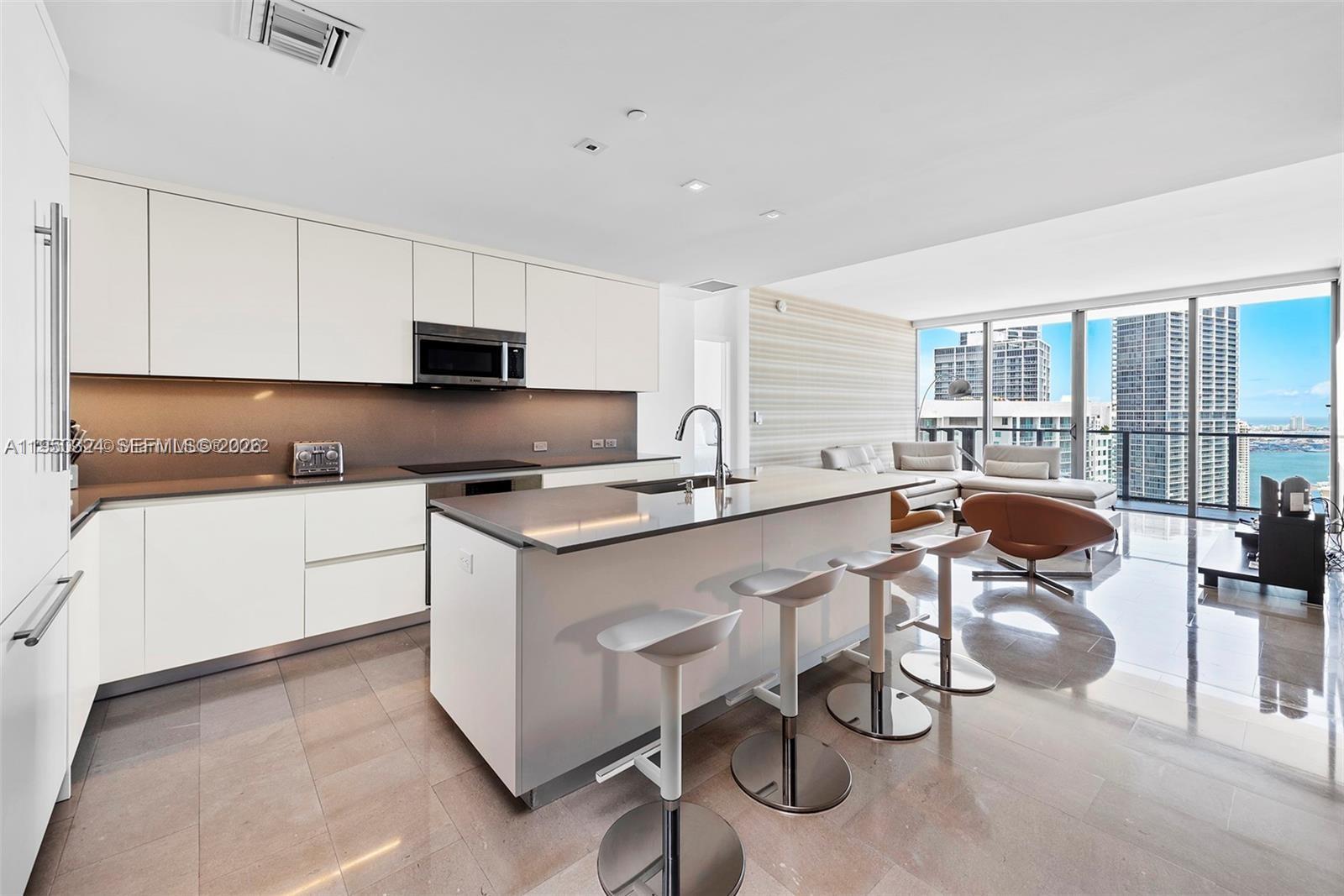68 SE 6th St #3703, Miami FL 33131