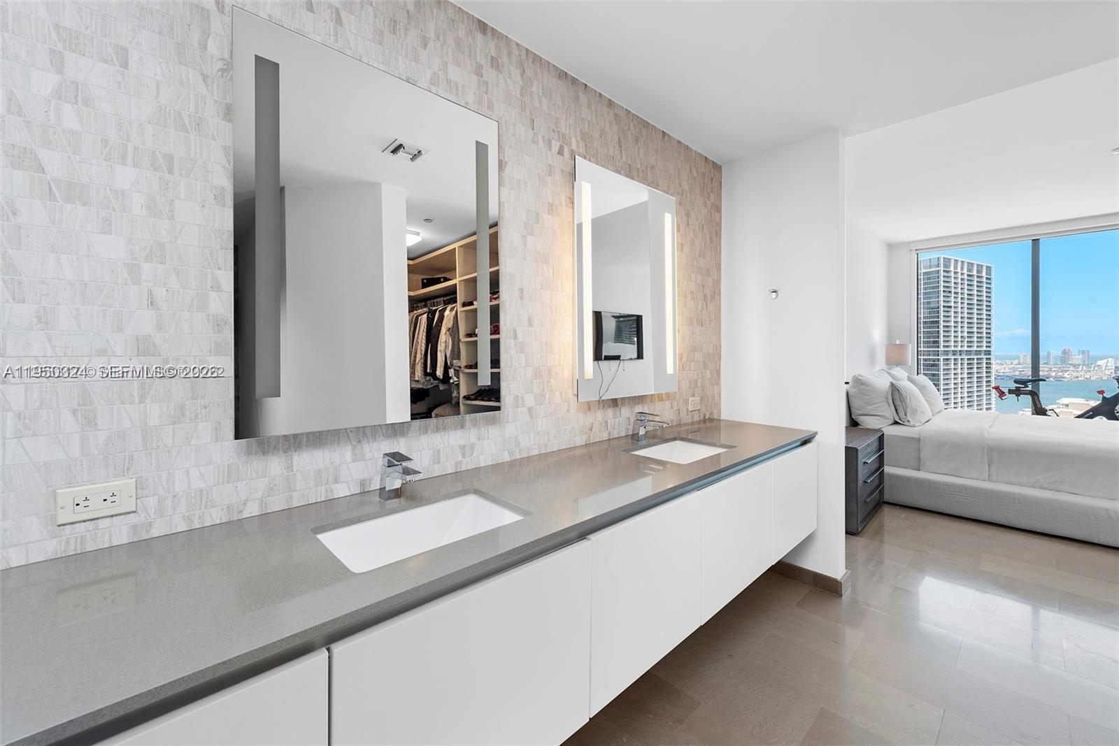 68 SE 6th St #3703, Miami FL 33131
