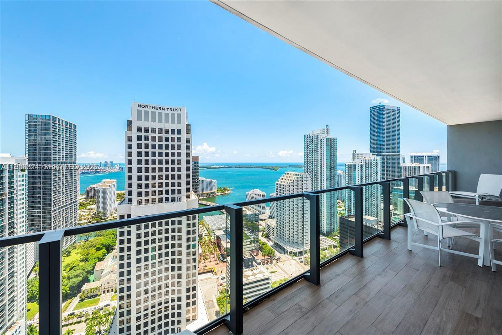 68 SE 6th St #3703, Miami FL 33131