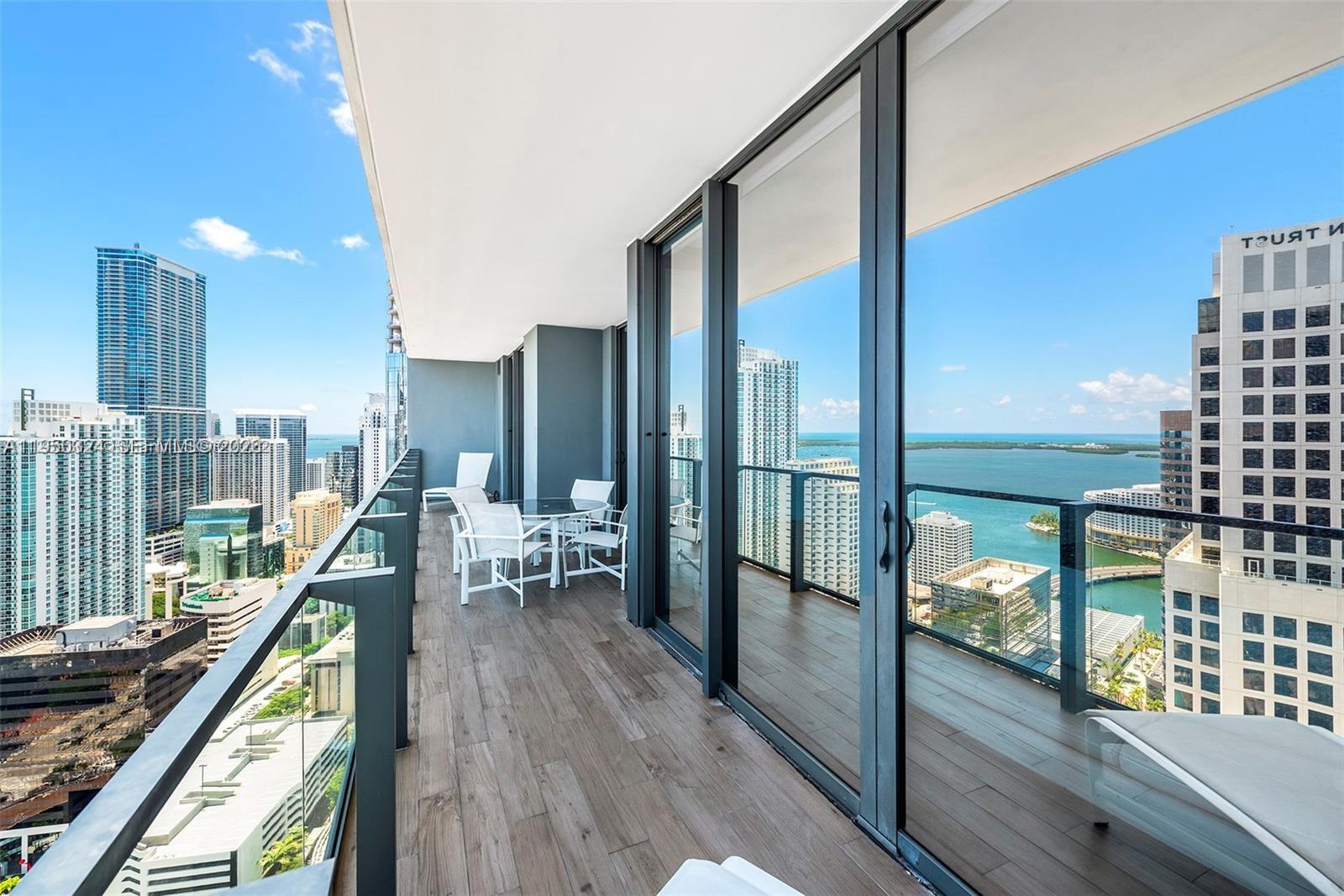 68 SE 6th St #3703, Miami FL 33131