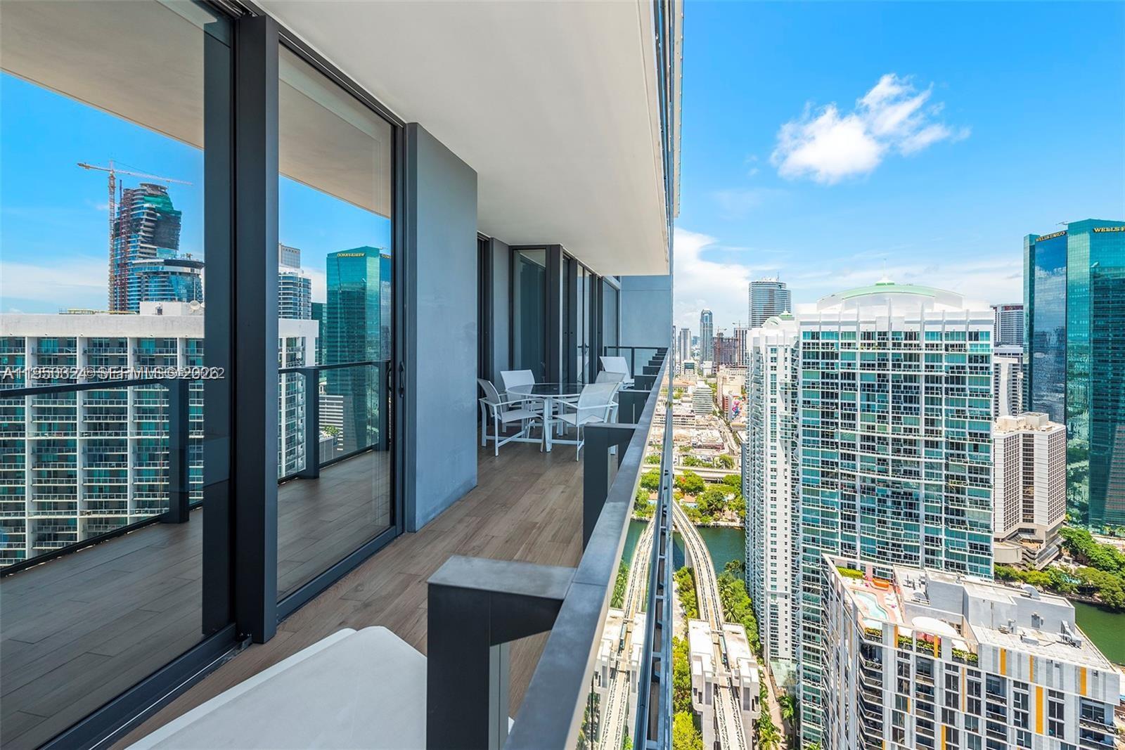 68 SE 6th St #3703, Miami FL 33131