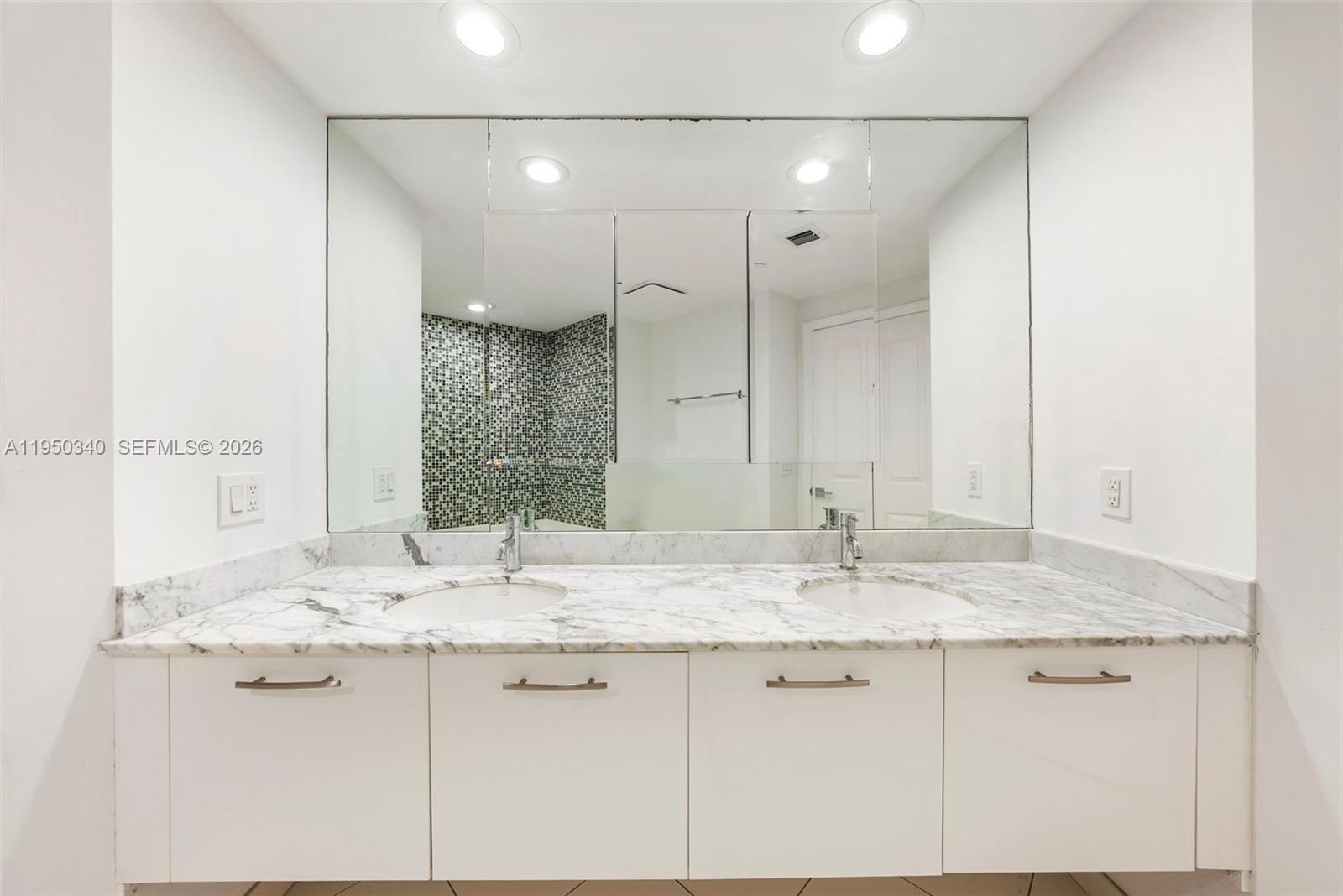 500 Brickell Ave #2901, Miami FL 33131