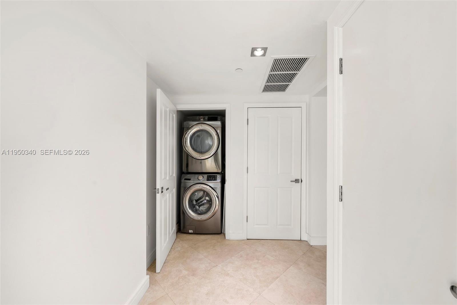 500 Brickell Ave #2901, Miami FL 33131