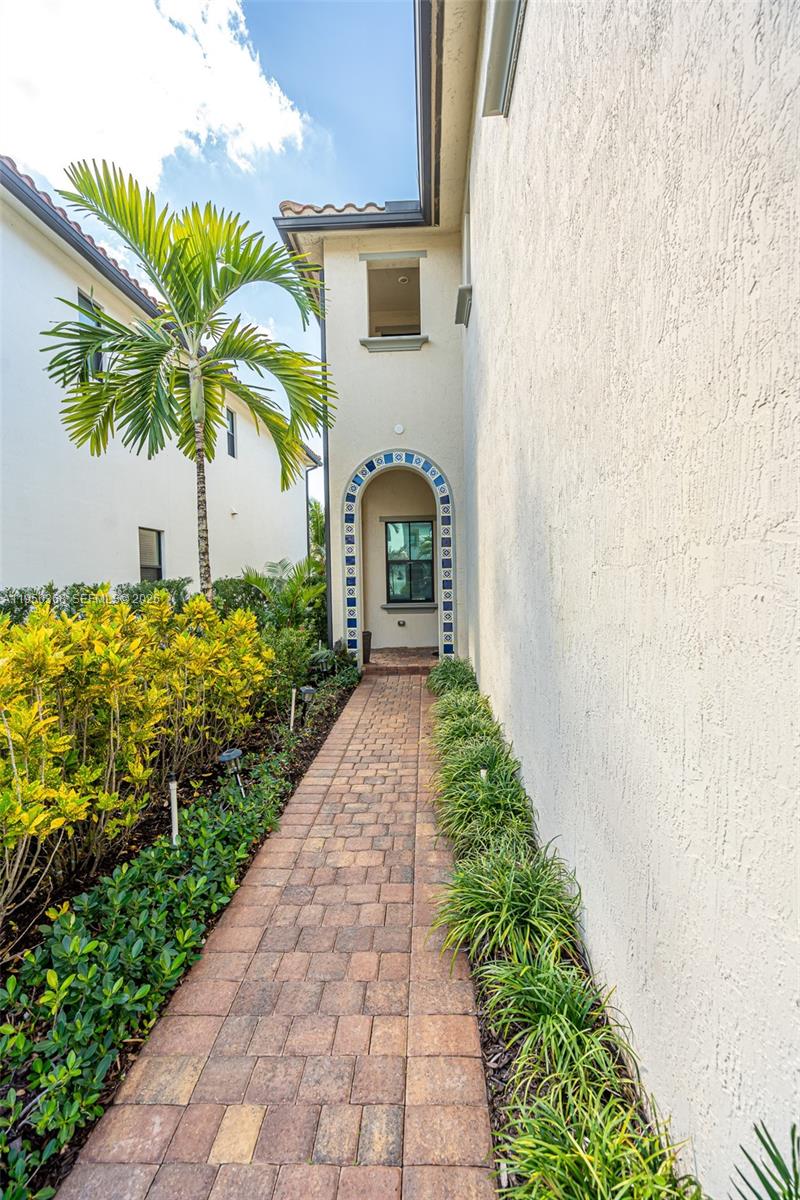 11824 SW 13th Ct, Pembroke Pines FL 33025