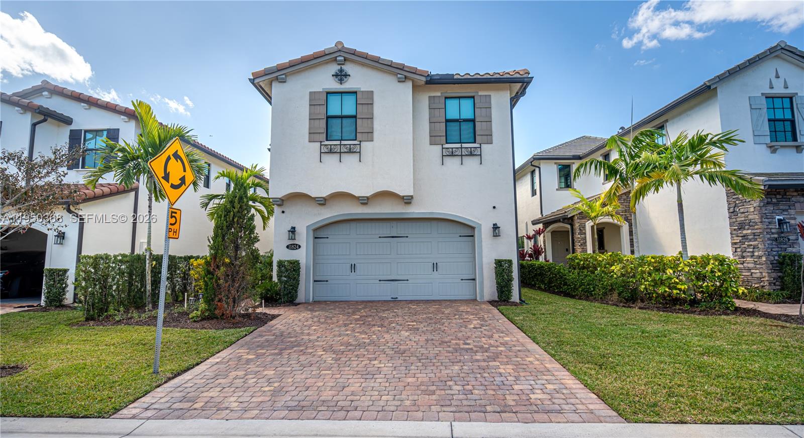 11824 SW 13th Ct, Pembroke Pines FL 33025