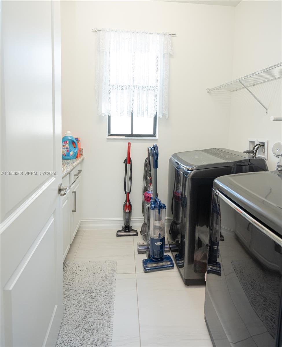11824 SW 13th Ct, Pembroke Pines FL 33025