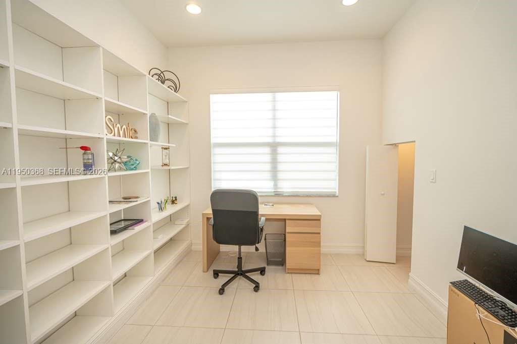 11824 SW 13th Ct, Pembroke Pines FL 33025