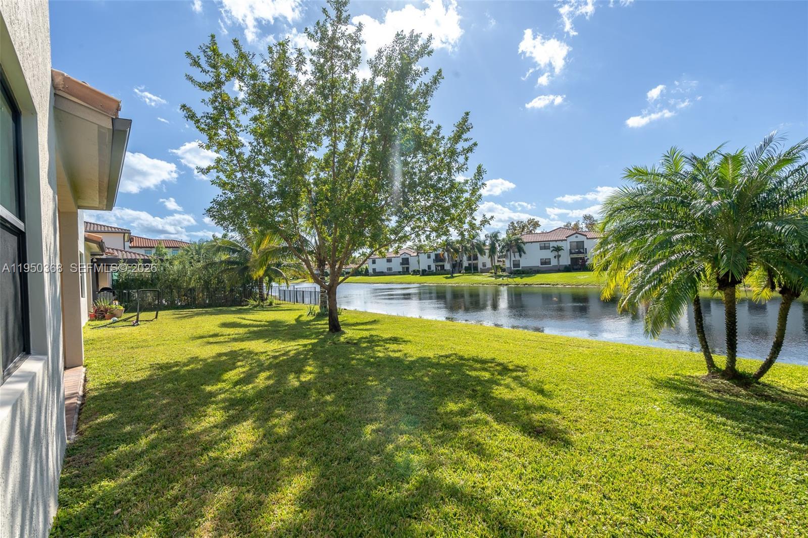 11824 SW 13th Ct, Pembroke Pines FL 33025