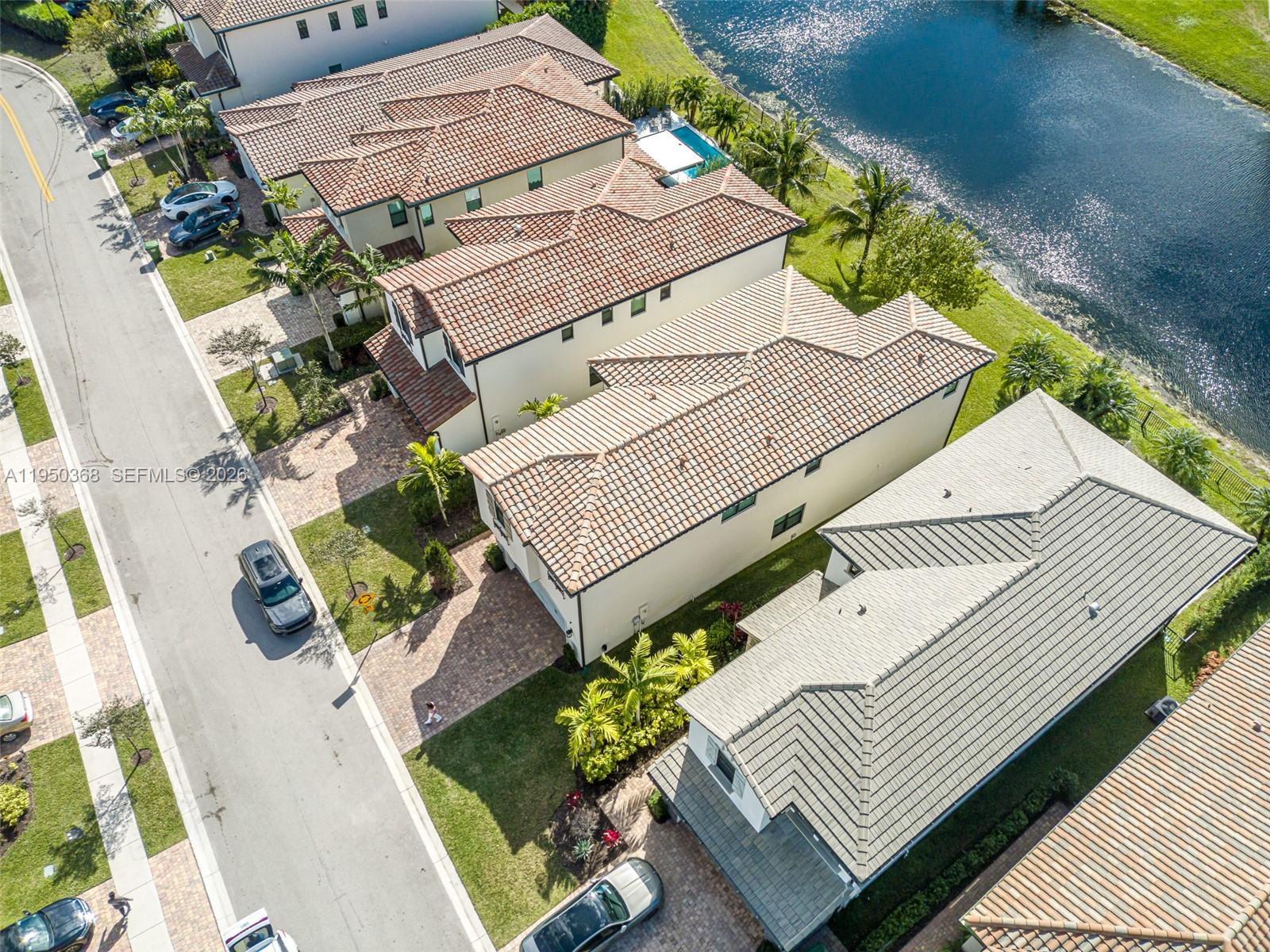 11824 SW 13th Ct, Pembroke Pines FL 33025