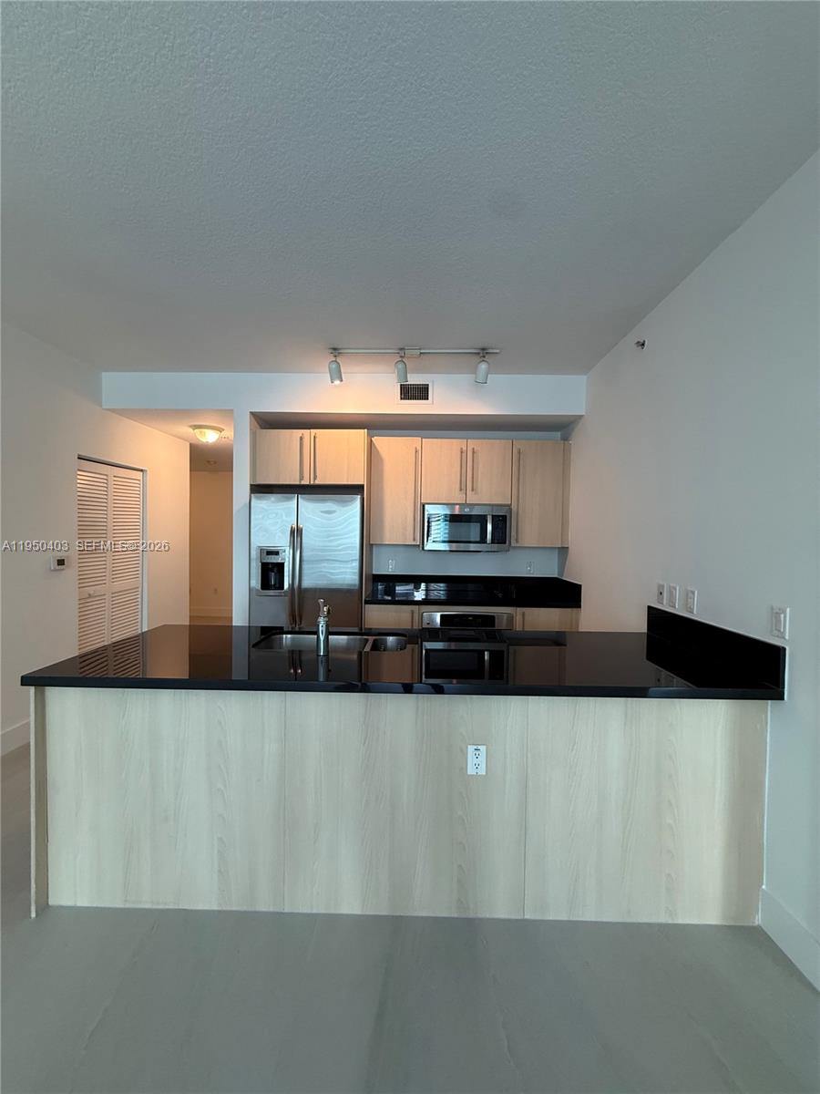 1111 SW 1st Ave #2717-N, Miami FL 33130