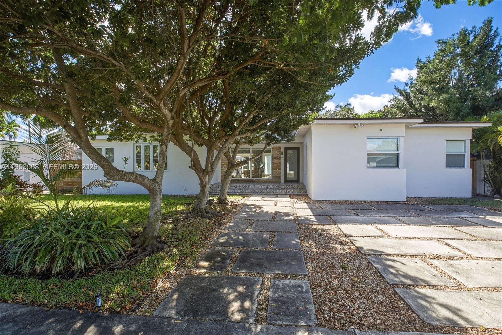 1106 NE 86th St, Miami FL 33138