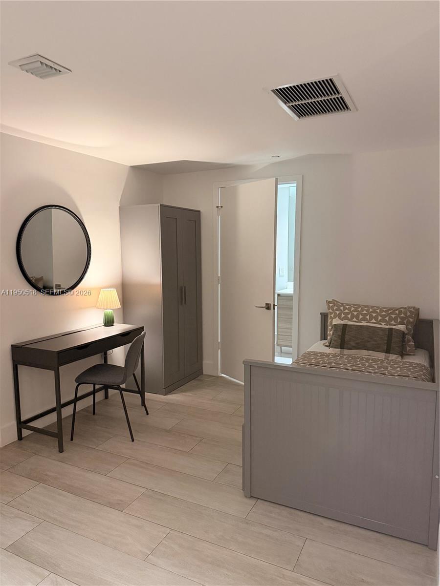 121 NE 34th St #2806A, Miami FL 33137