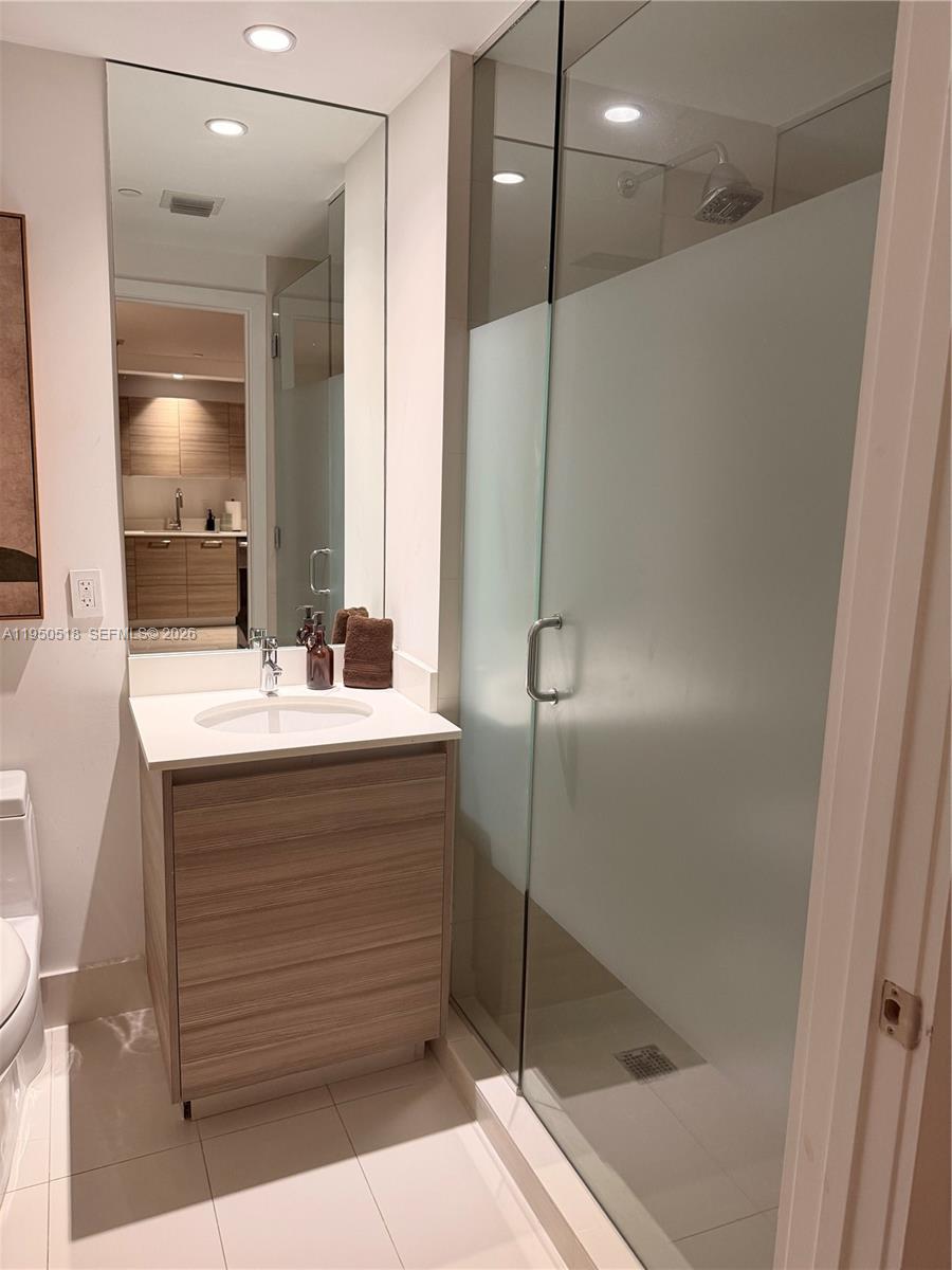 121 NE 34th St #2806A, Miami FL 33137