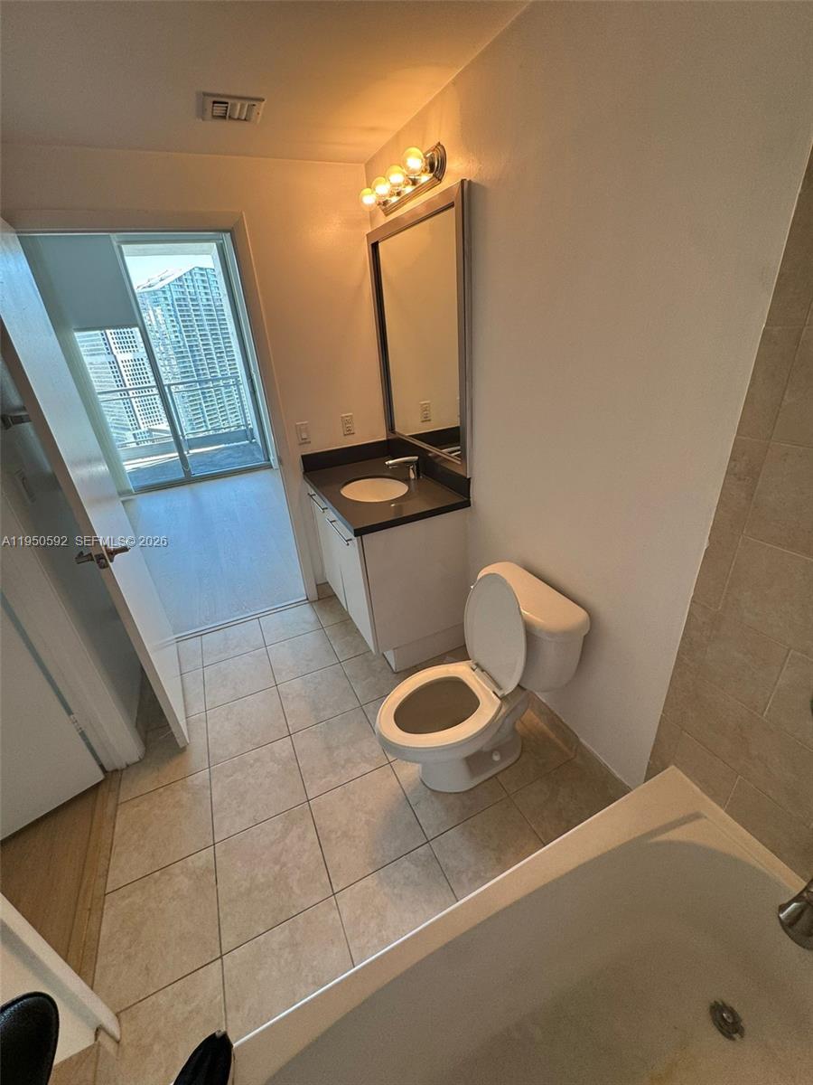 90 SW 3rd St #3901, Miami FL 33130