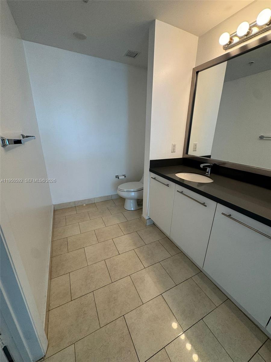 90 SW 3rd St #3901, Miami FL 33130