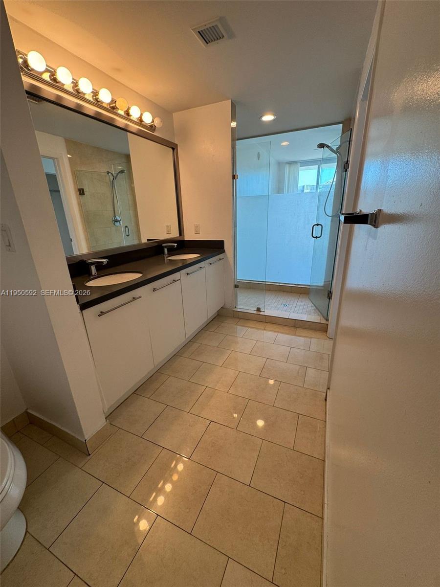 90 SW 3rd St #3901, Miami FL 33130