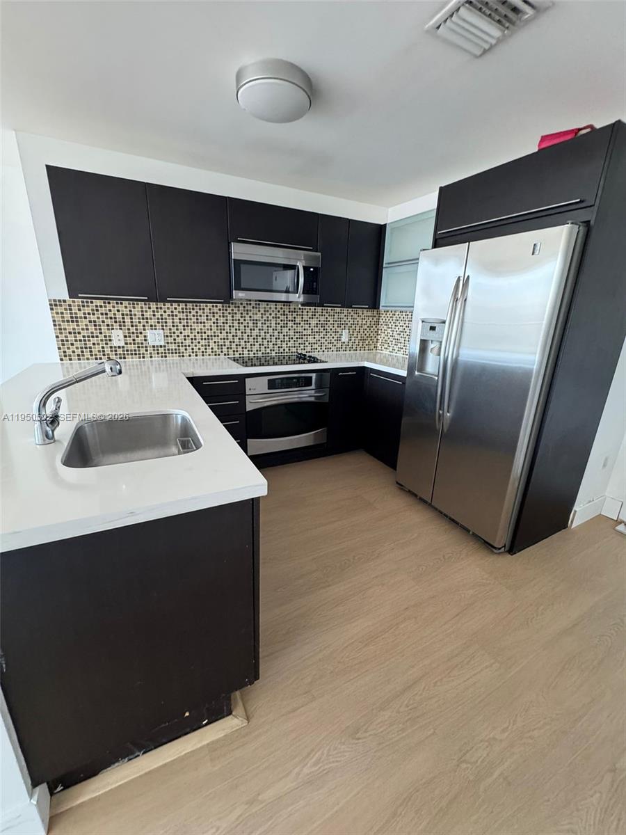 90 SW 3rd St #3901, Miami FL 33130