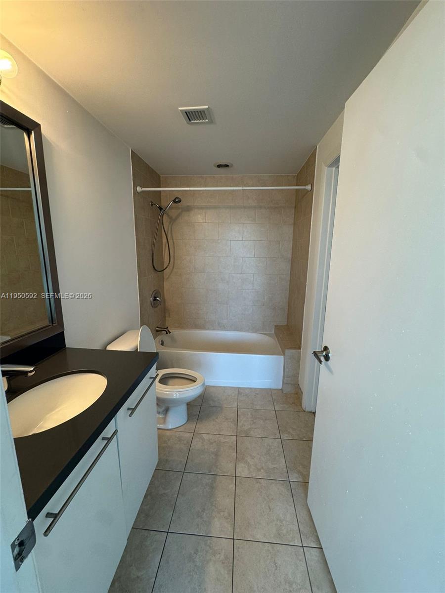 90 SW 3rd St #3901, Miami FL 33130