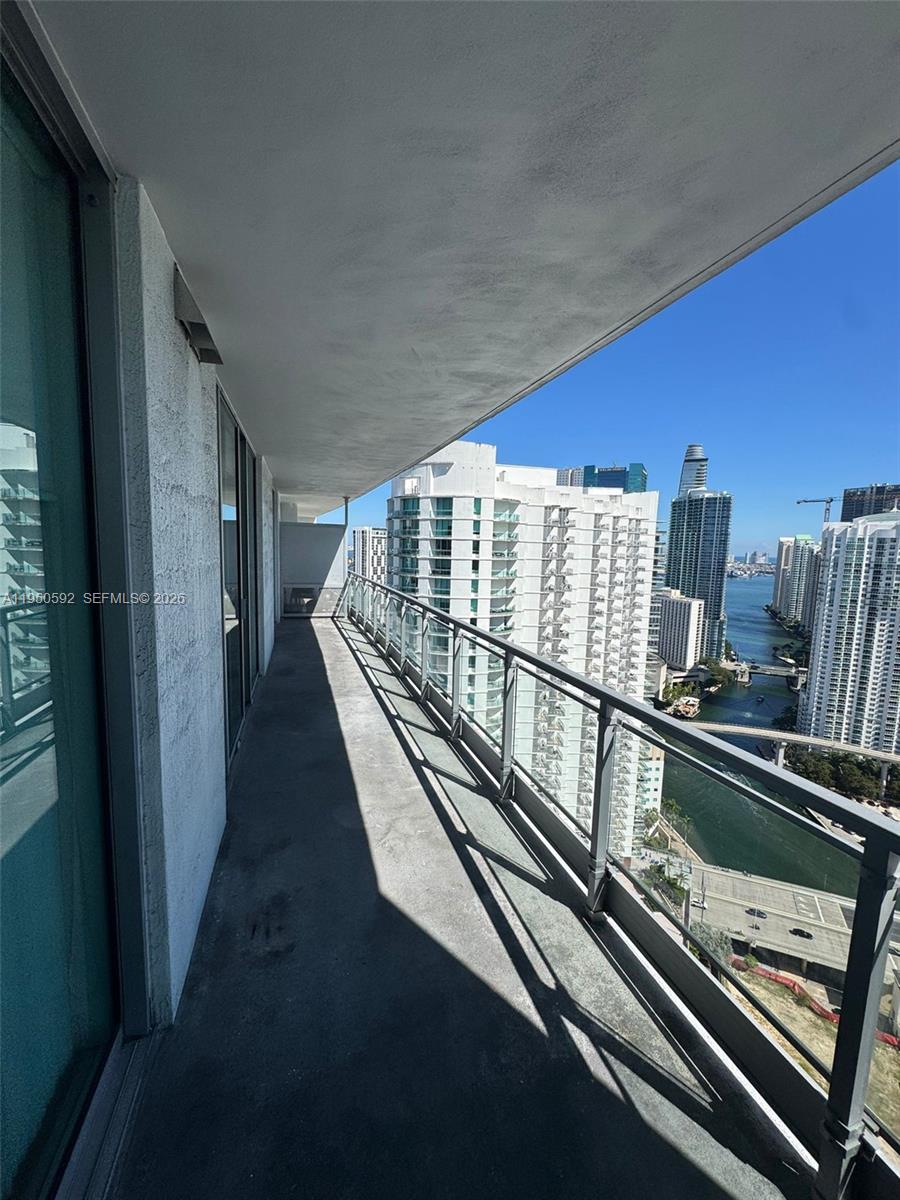 90 SW 3rd St #3901, Miami FL 33130