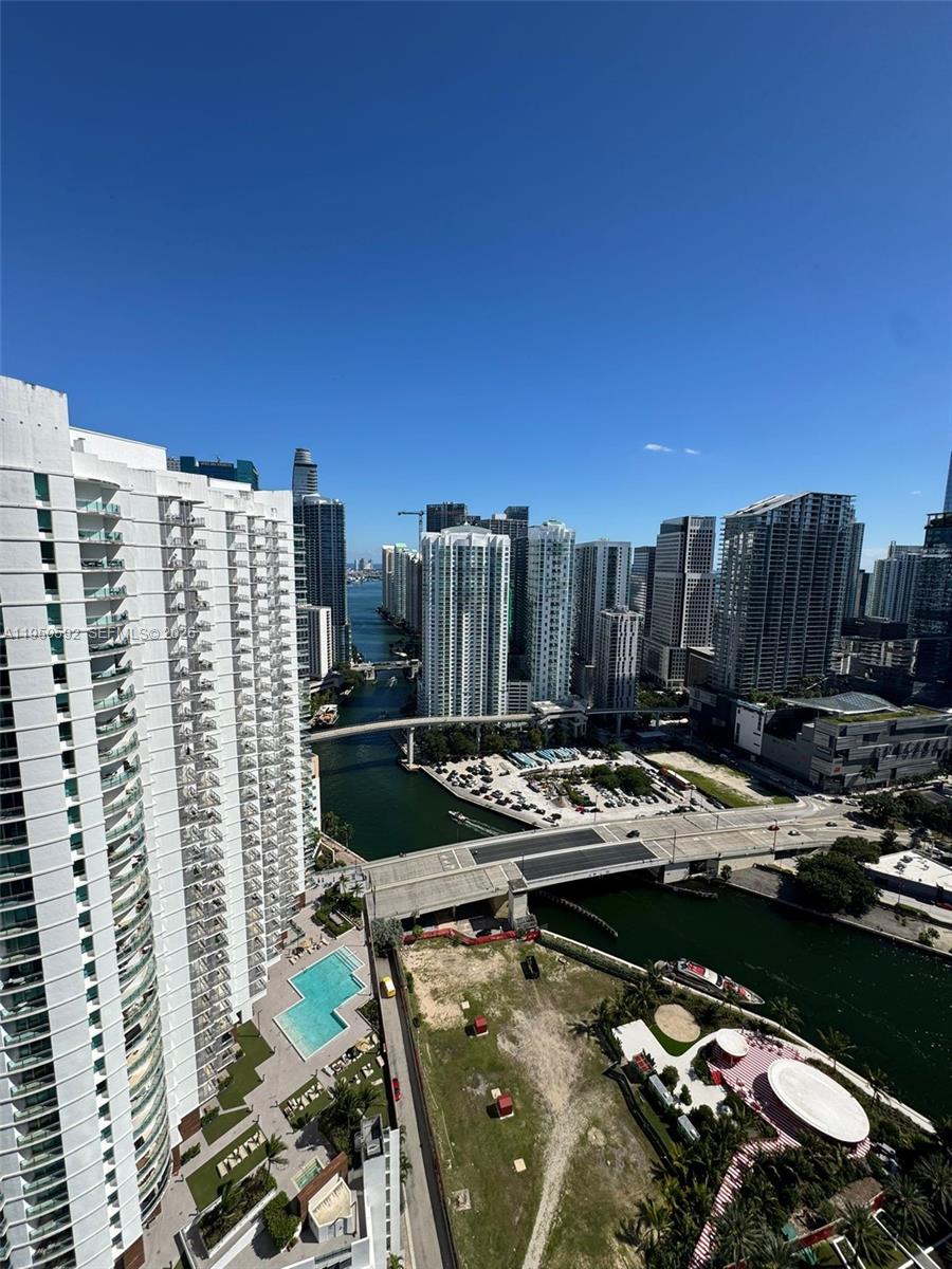 90 SW 3rd St #3901, Miami FL 33130