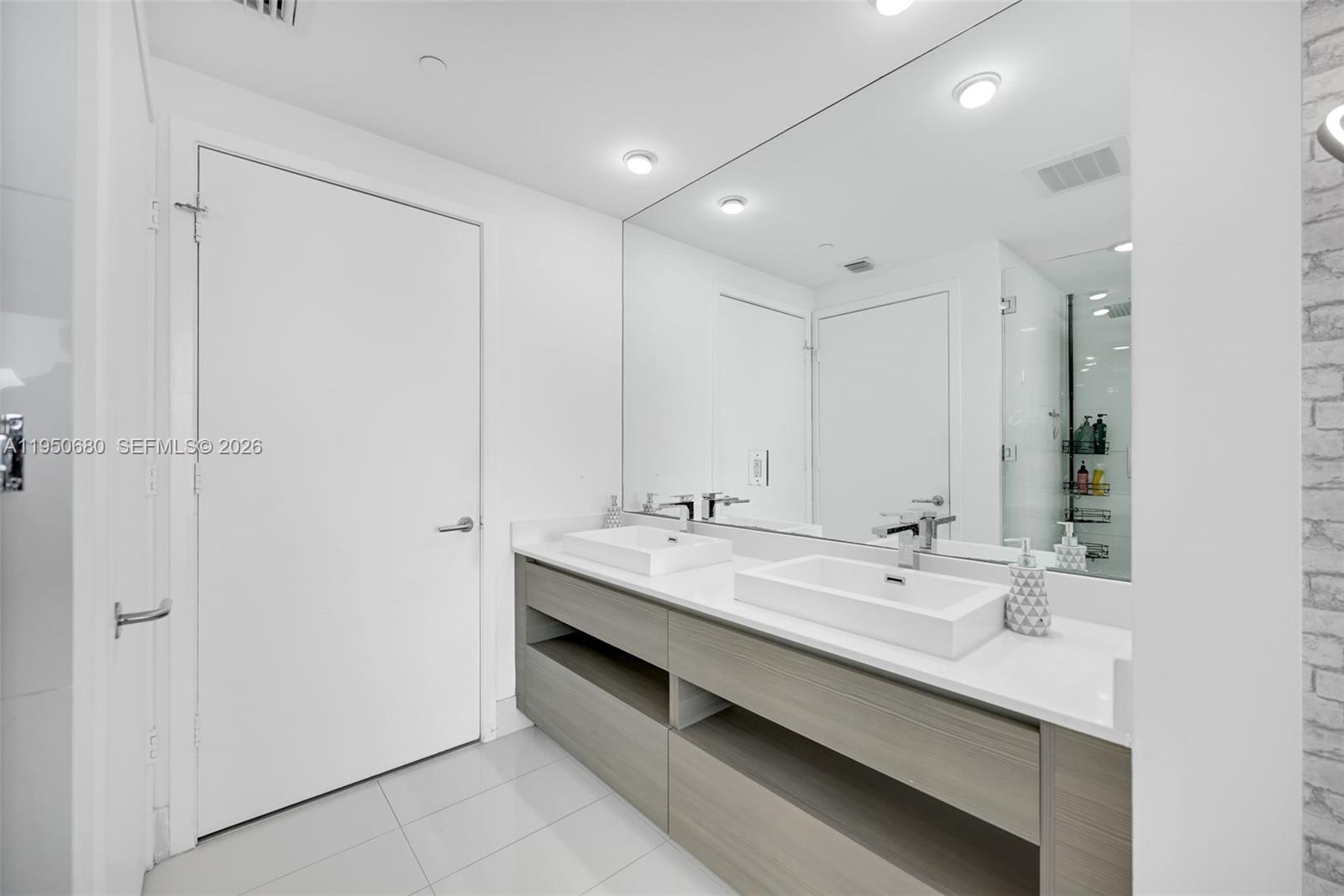 460 NE 28th St #608, Miami FL 33137