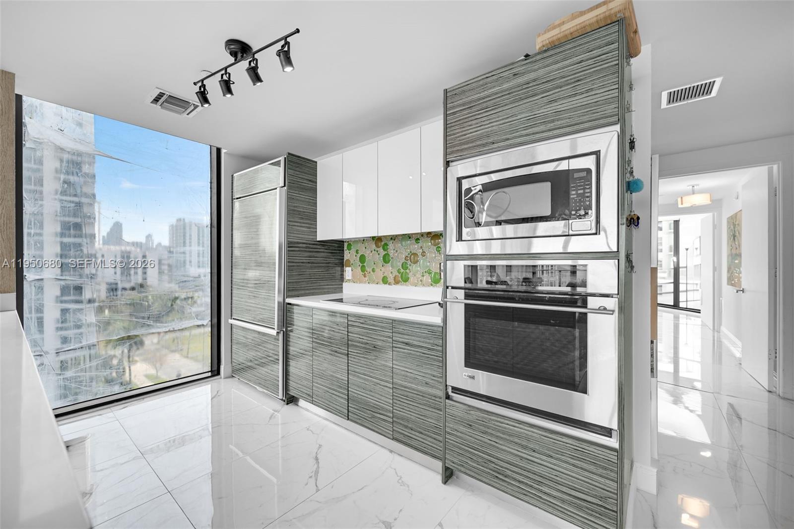 460 NE 28th St #608, Miami FL 33137