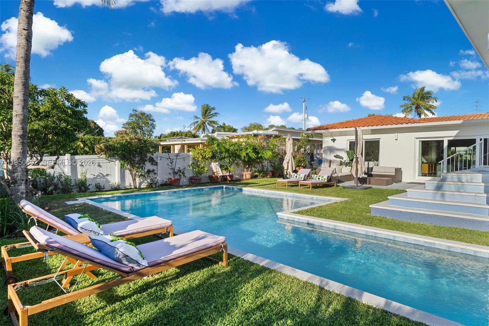 7770 Hawthorne Ave, Miami Beach FL 33141