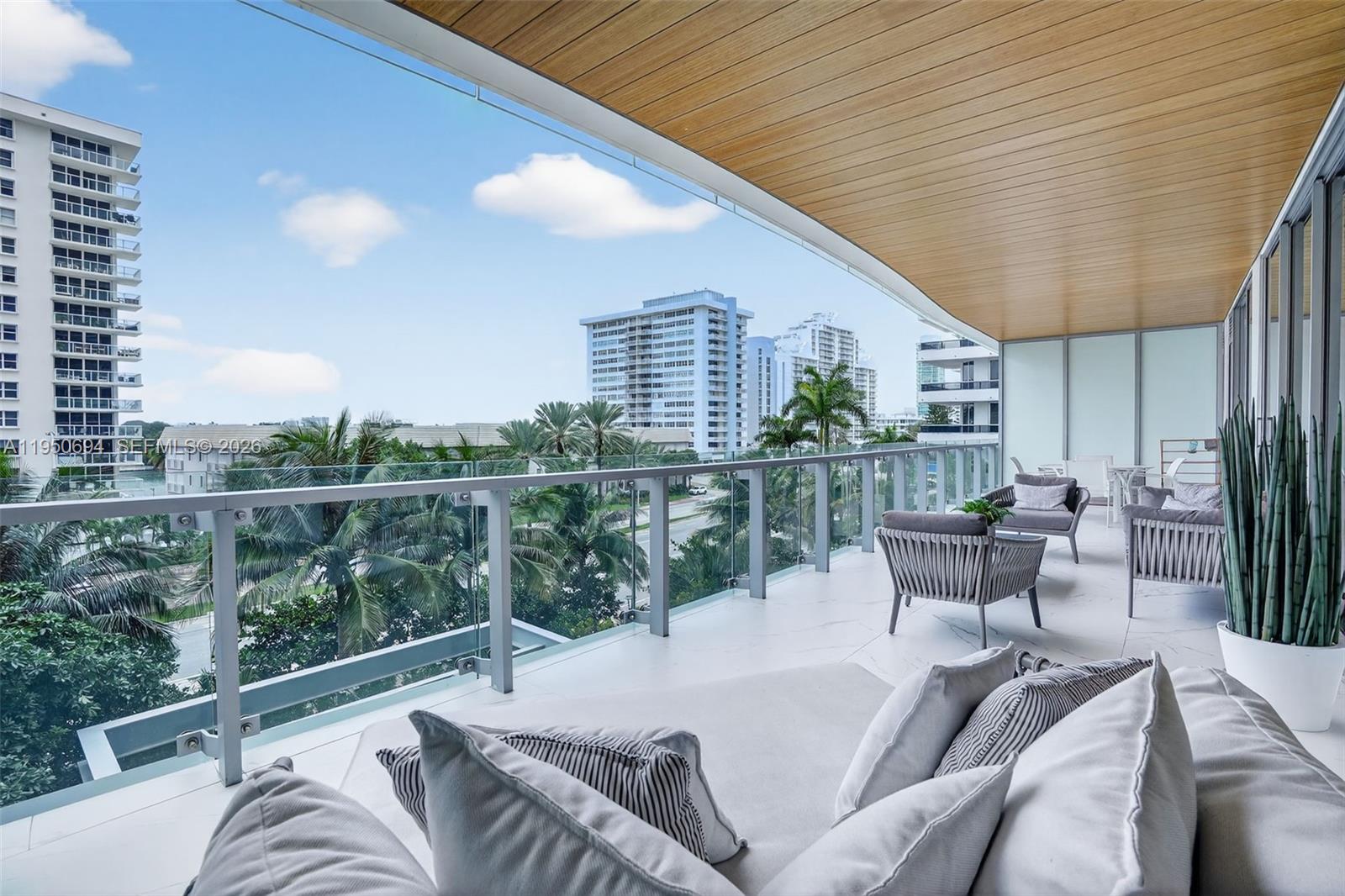 5775 Collins Ave #405, Miami Beach FL 33140