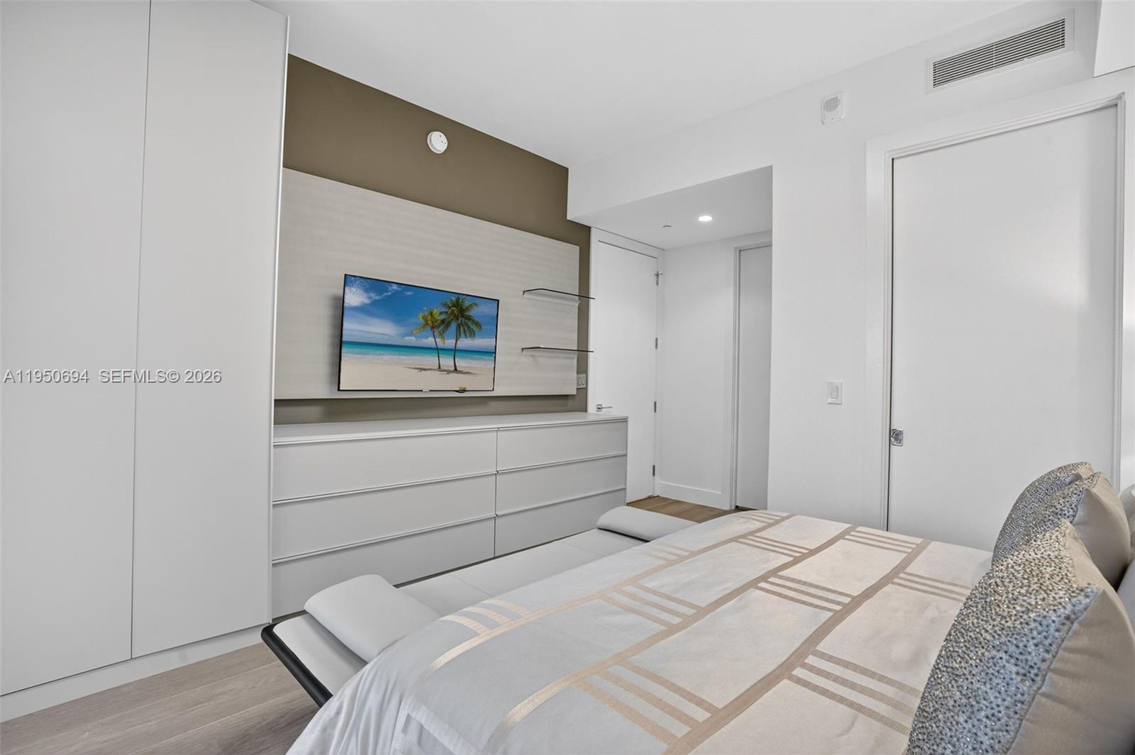5775 Collins Ave #405, Miami Beach FL 33140