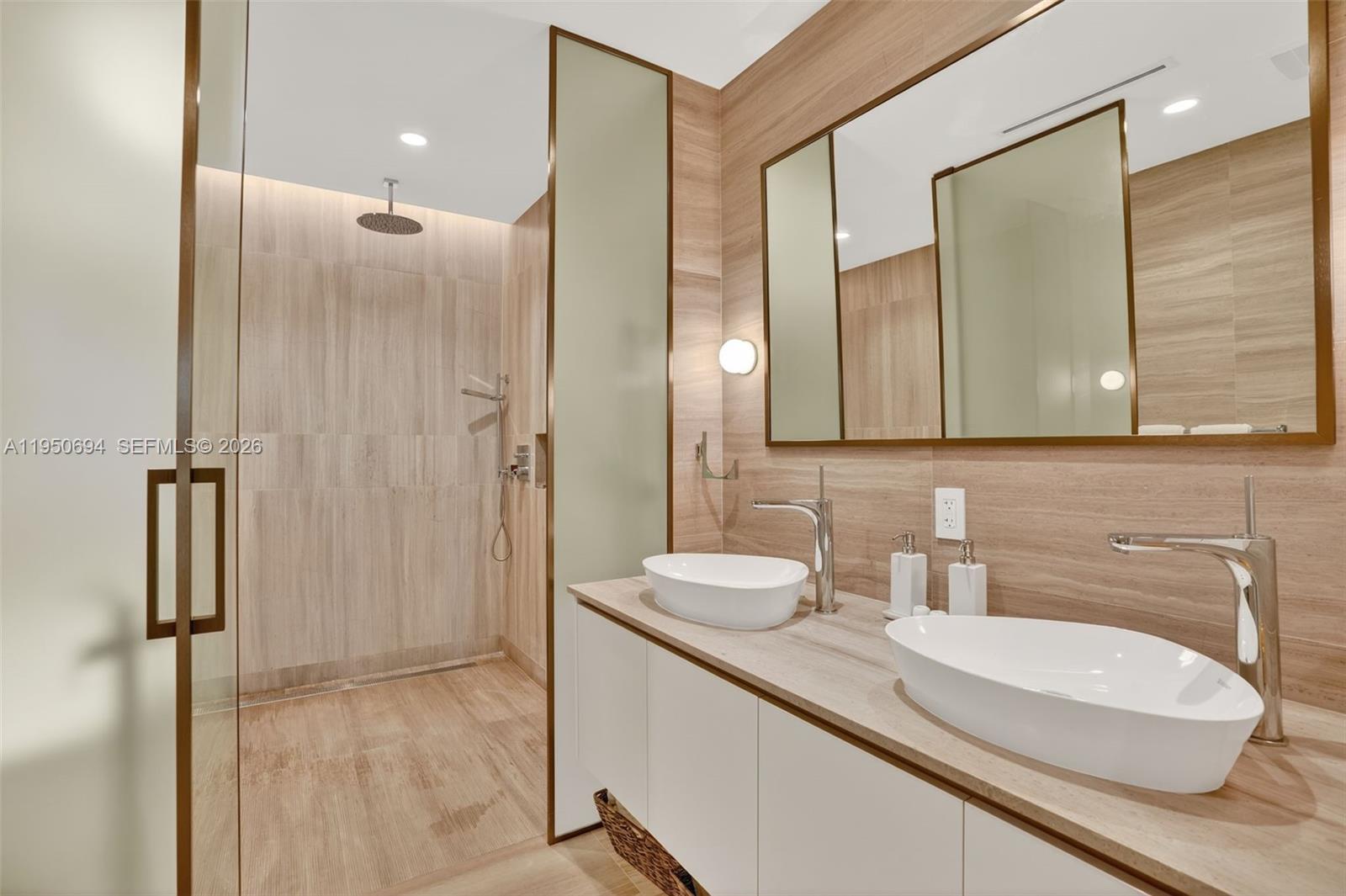 5775 Collins Ave #405, Miami Beach FL 33140