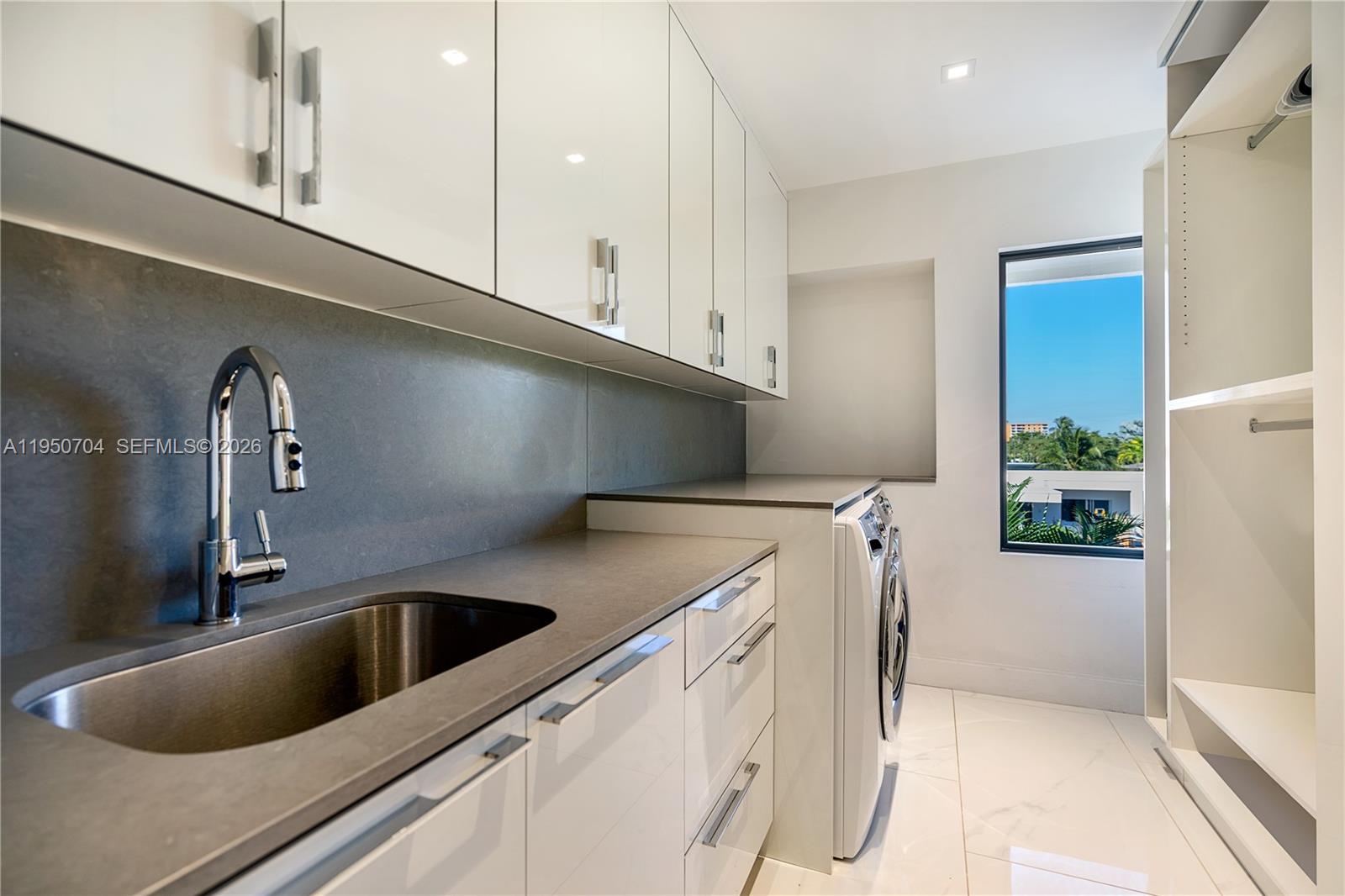 2370 Bayview Ln, North Miami FL 33181