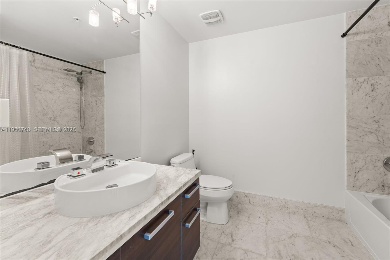 244 Biscayne Blvd #3507, Miami FL 33132