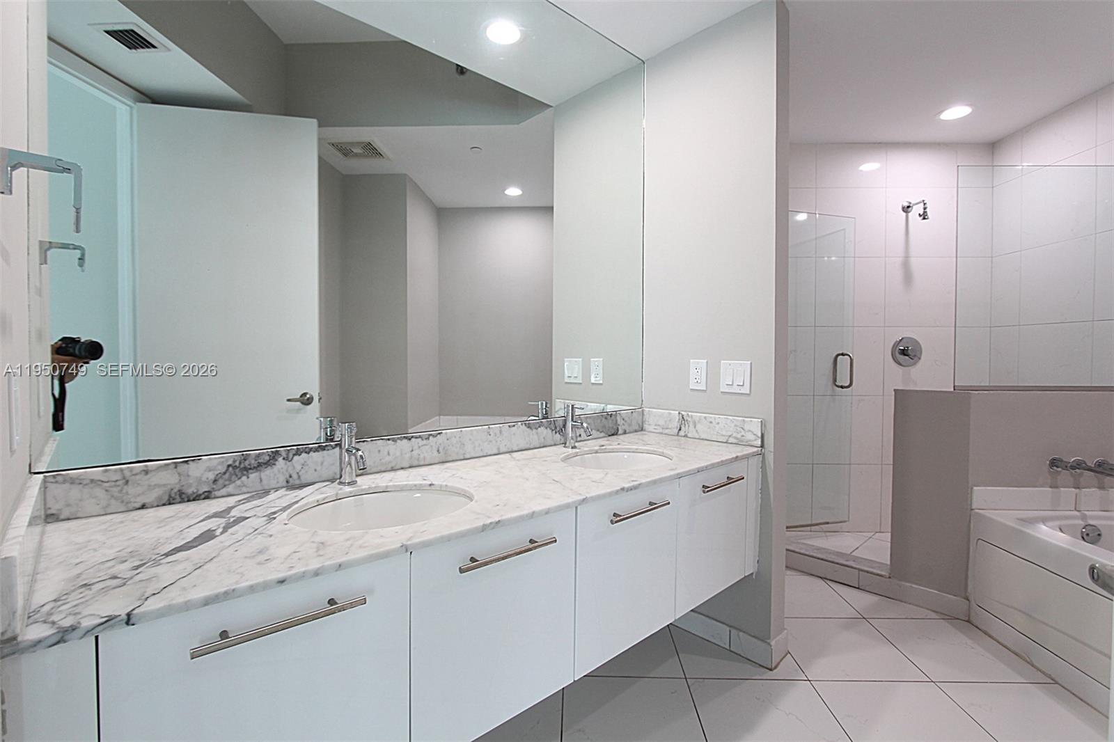 500 Brickell Ave #4110, Miami FL 33131