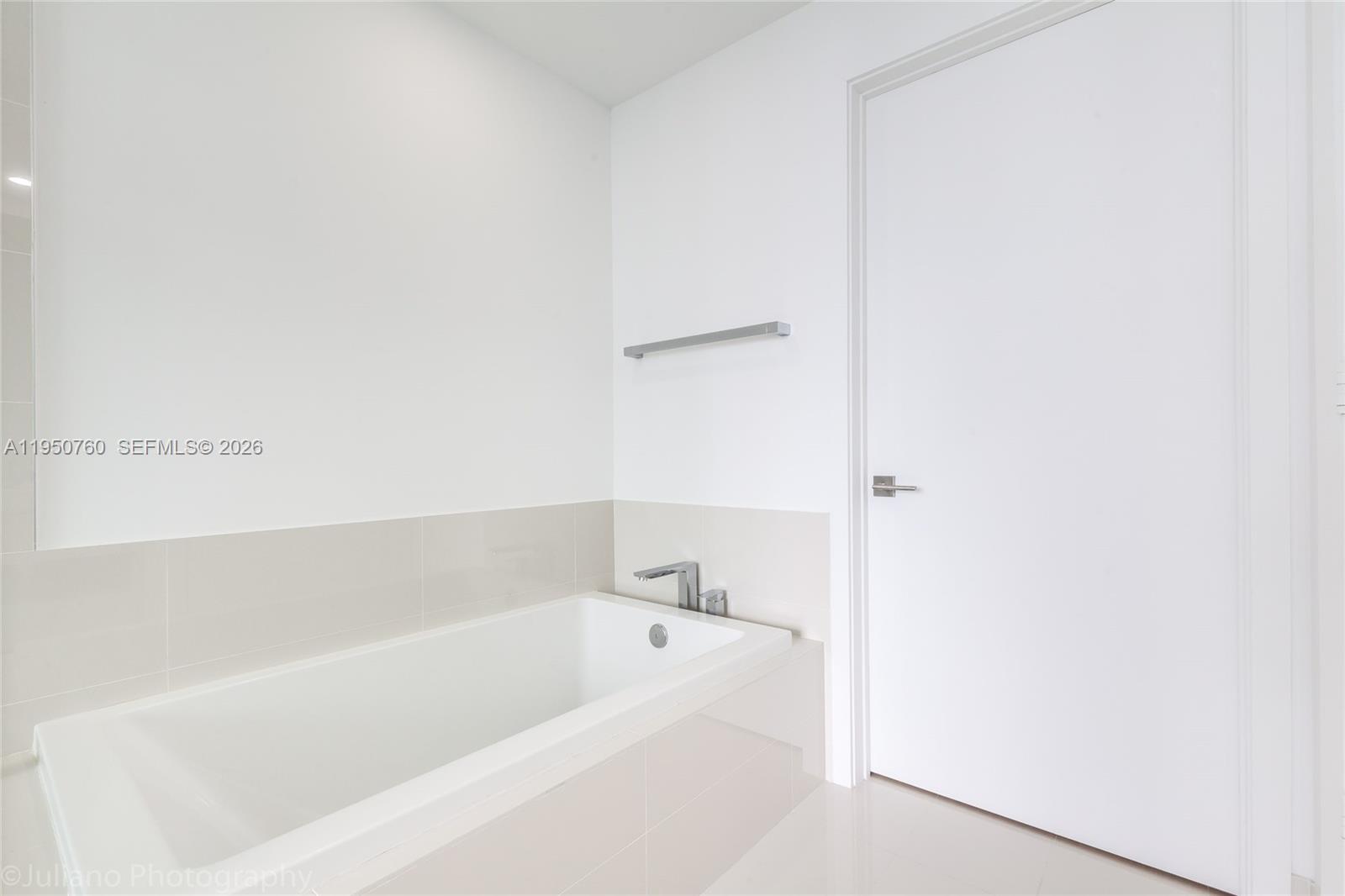 55 SW 9th St #PH4603, Miami FL 33130