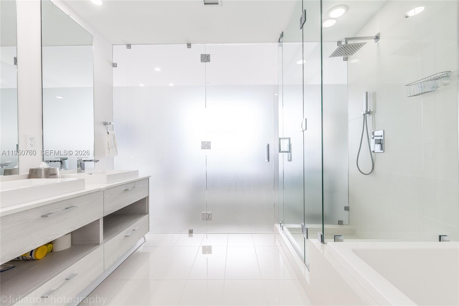 55 SW 9th St #PH4603, Miami FL 33130