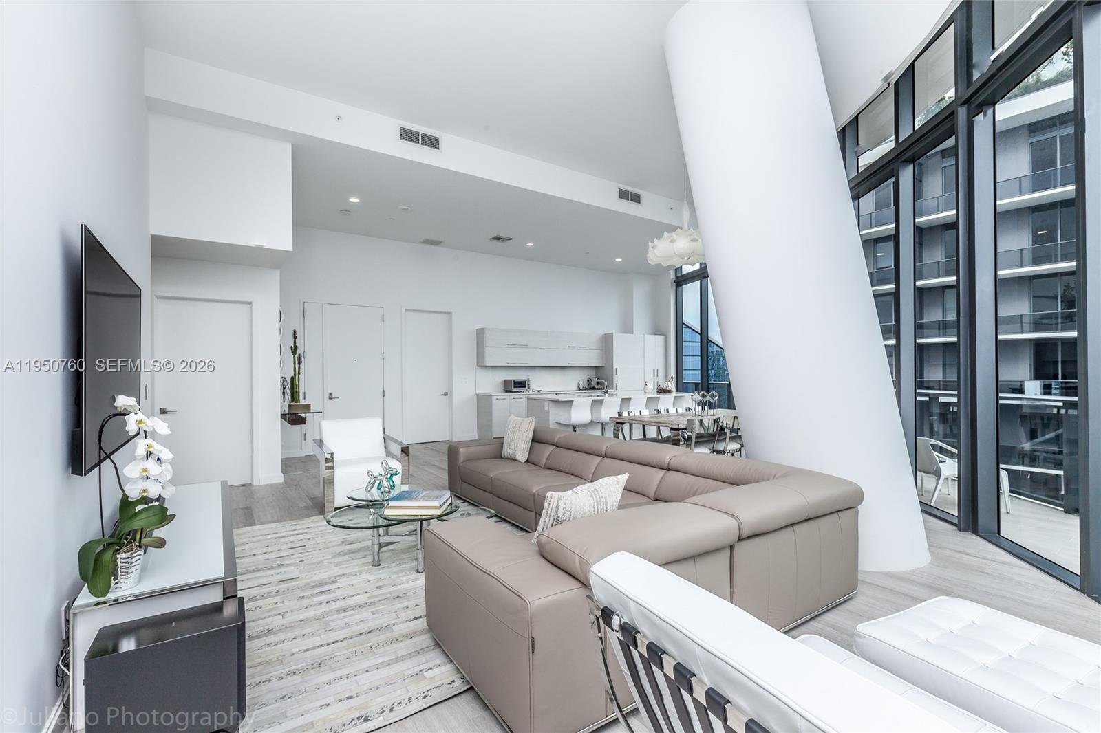 55 SW 9th St #PH4603, Miami FL 33130