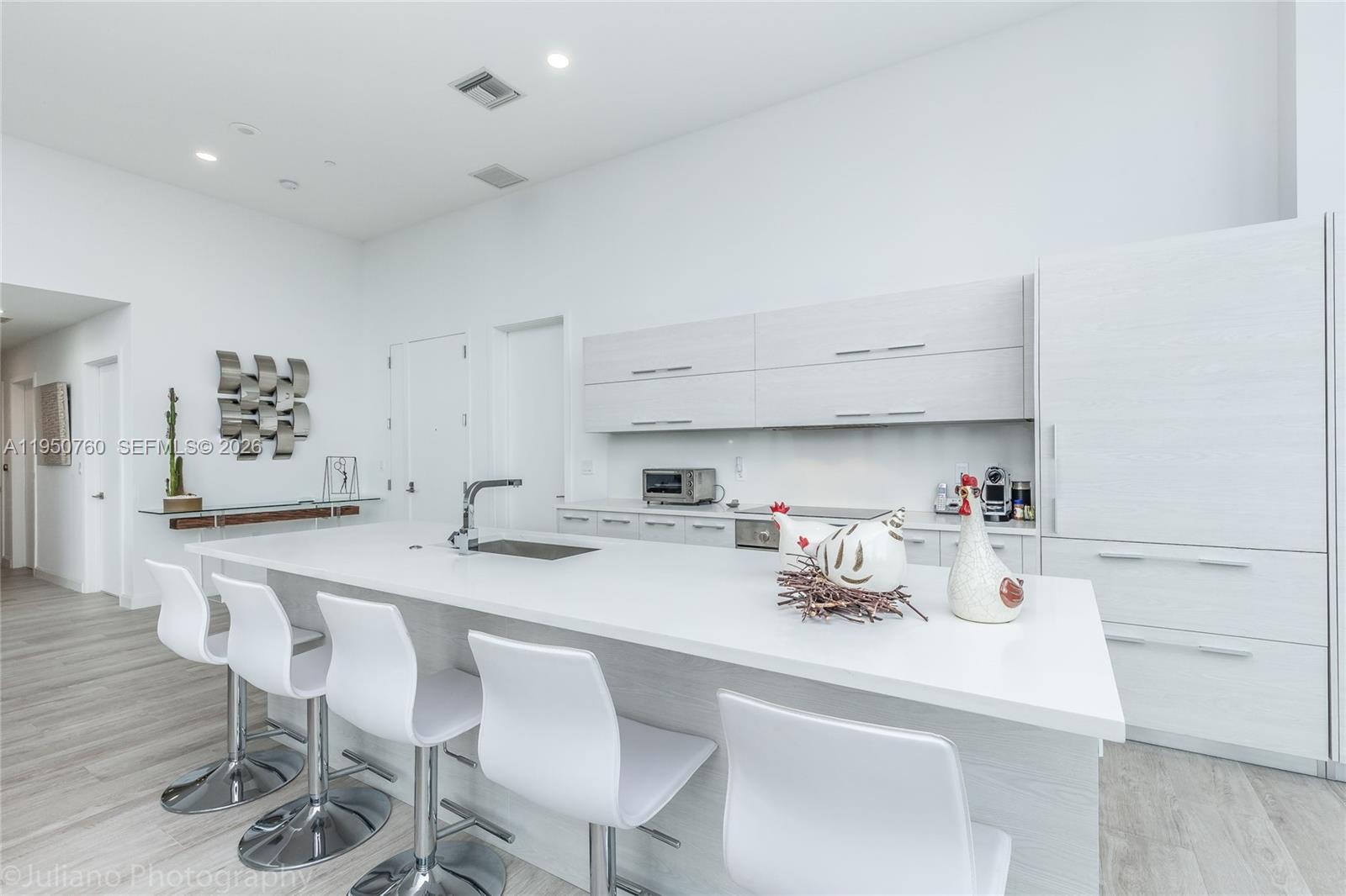 55 SW 9th St #PH4603, Miami FL 33130