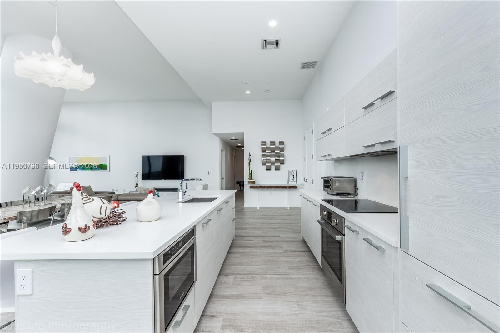 55 SW 9th St #PH4603, Miami FL 33130