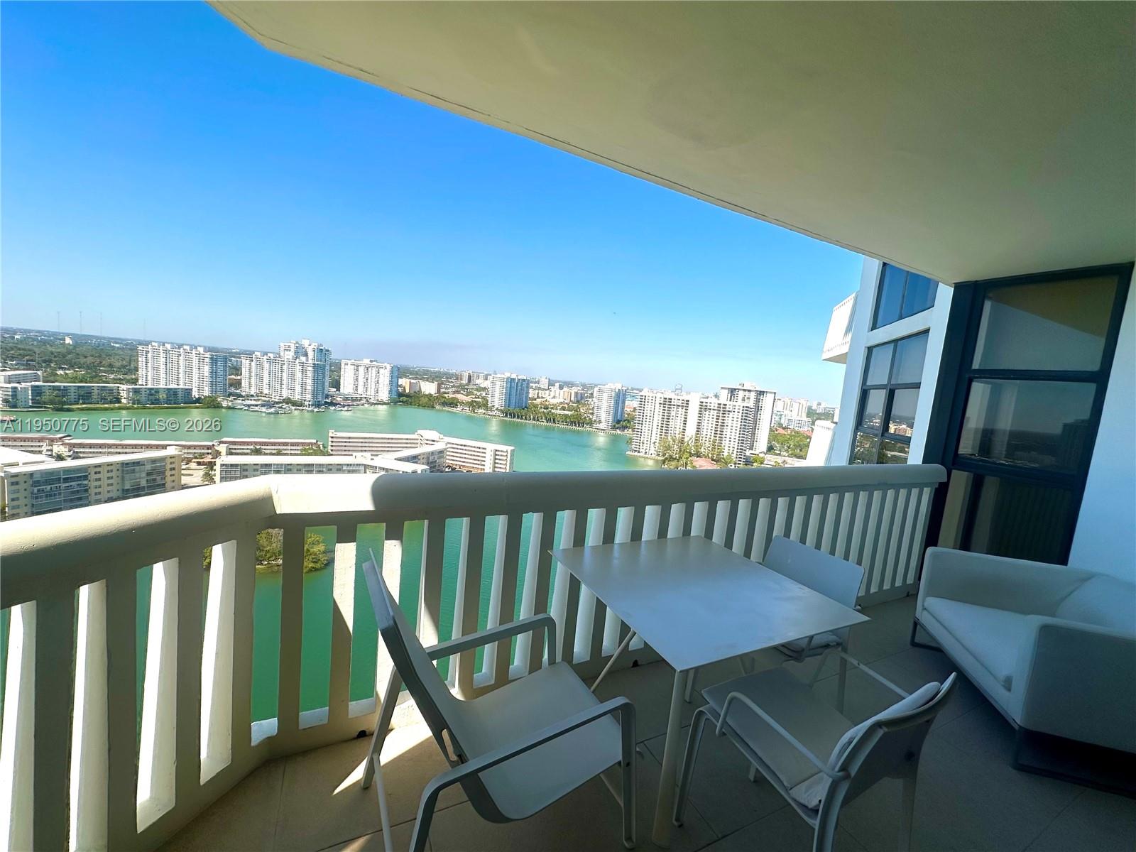 1000 W Island Blvd #2410, Aventura FL 33160