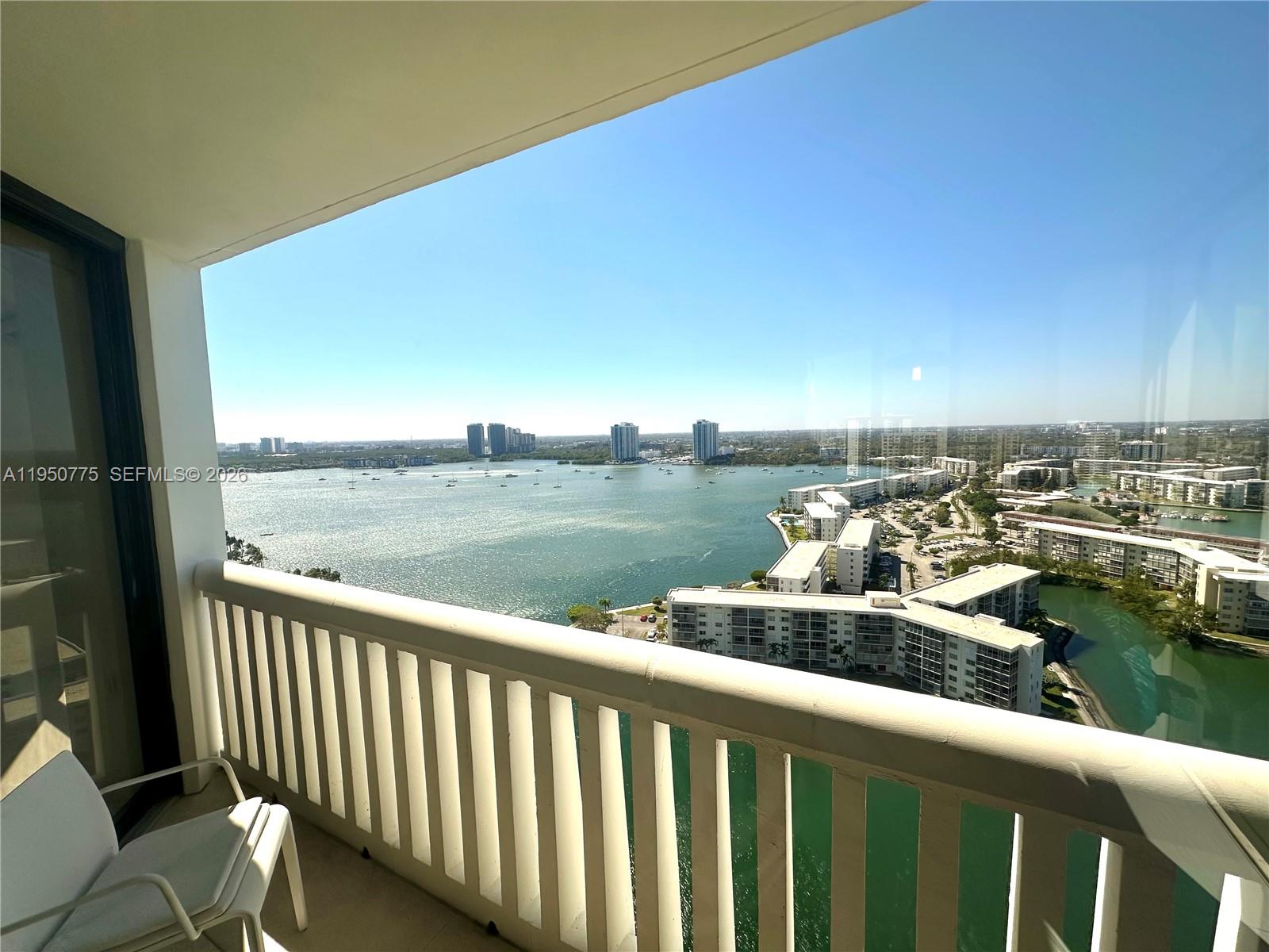 1000 W Island Blvd #2410, Aventura FL 33160