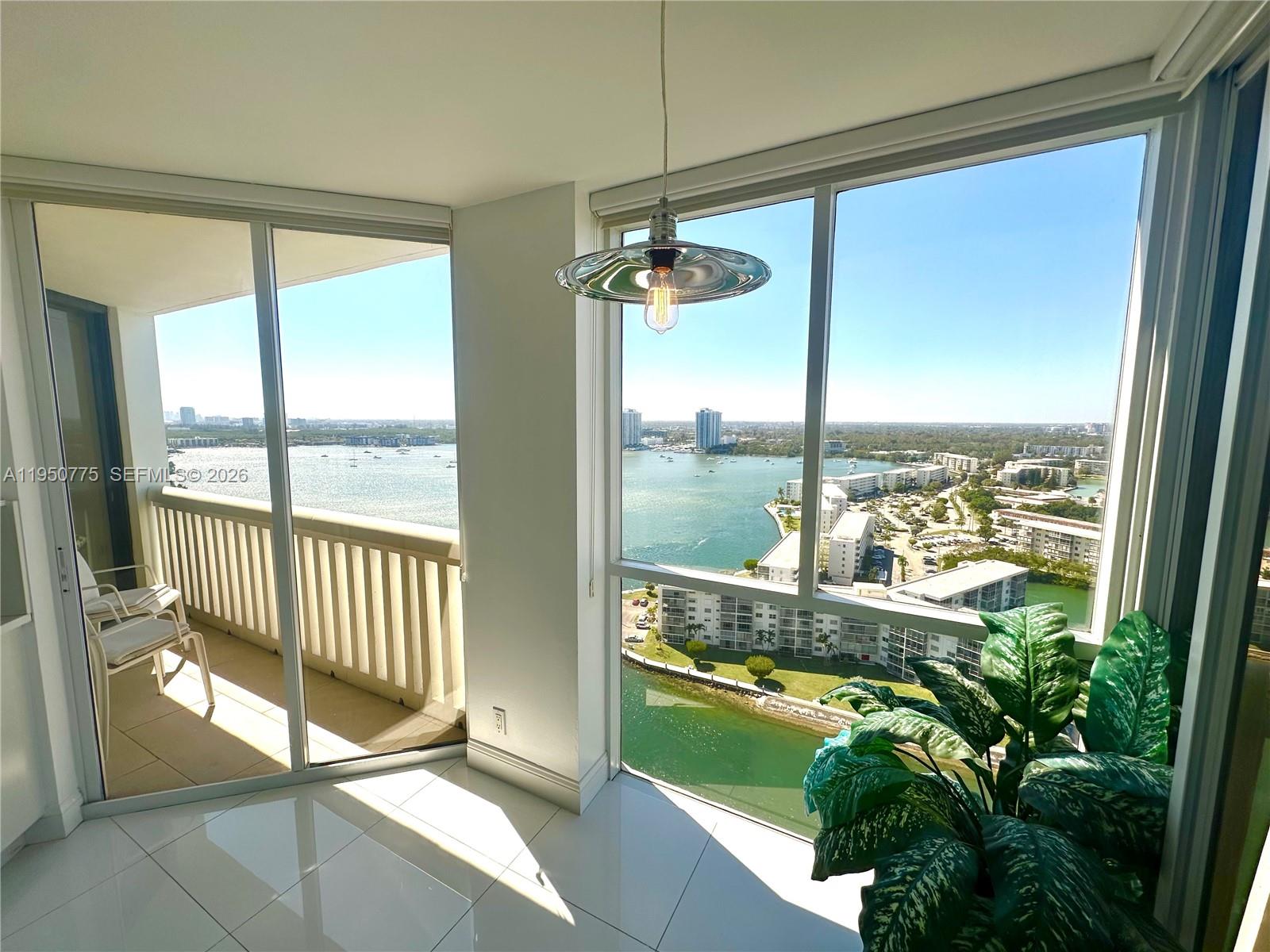 1000 W Island Blvd #2410, Aventura FL 33160