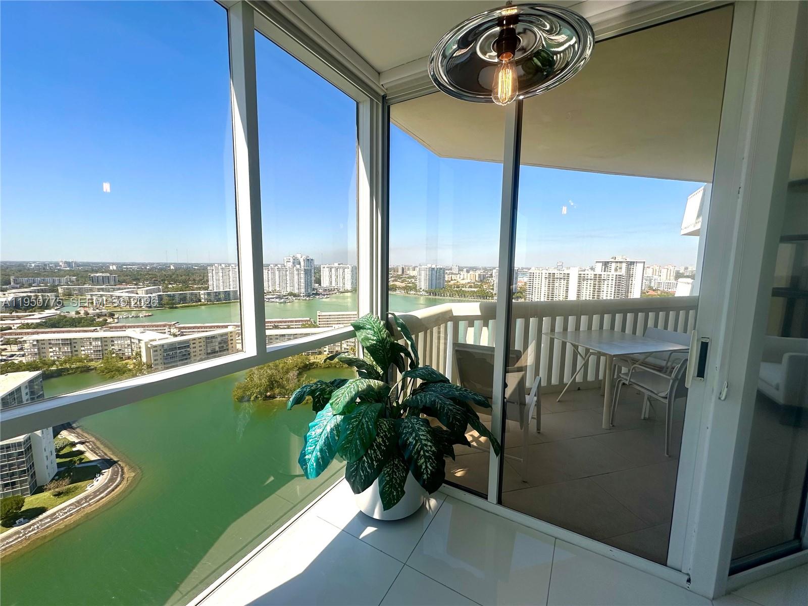 1000 W Island Blvd #2410, Aventura FL 33160