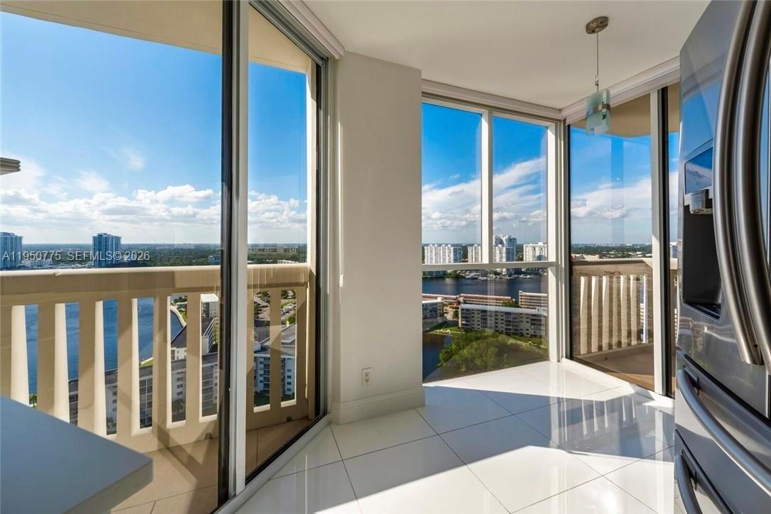 1000 W Island Blvd #2410, Aventura FL 33160