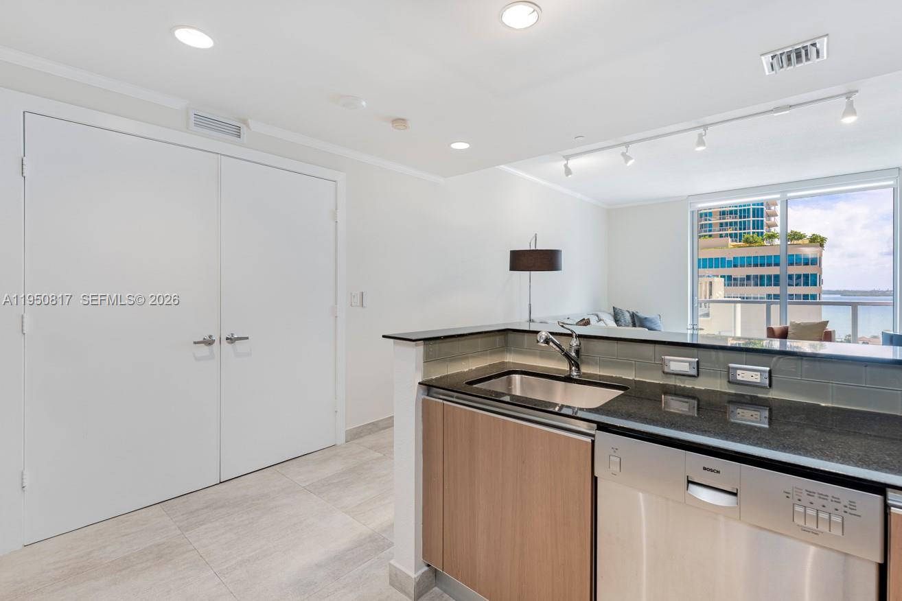 1060 Brickell Ave #1507, Miami FL 33131
