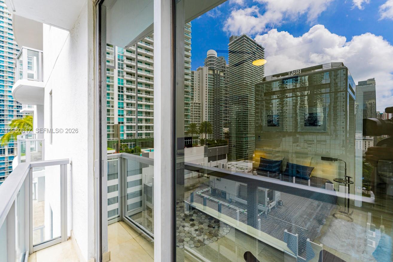 1060 Brickell Ave #1507, Miami FL 33131